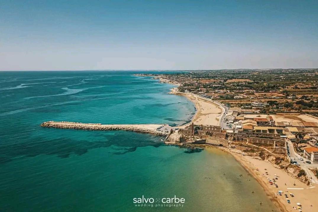 Goodluck Casa Vacanza Avola Bagian luar foto